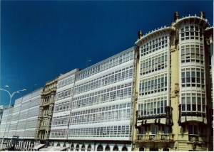 típicas fachadas coruñesas. Foto Figaredo, Gijón